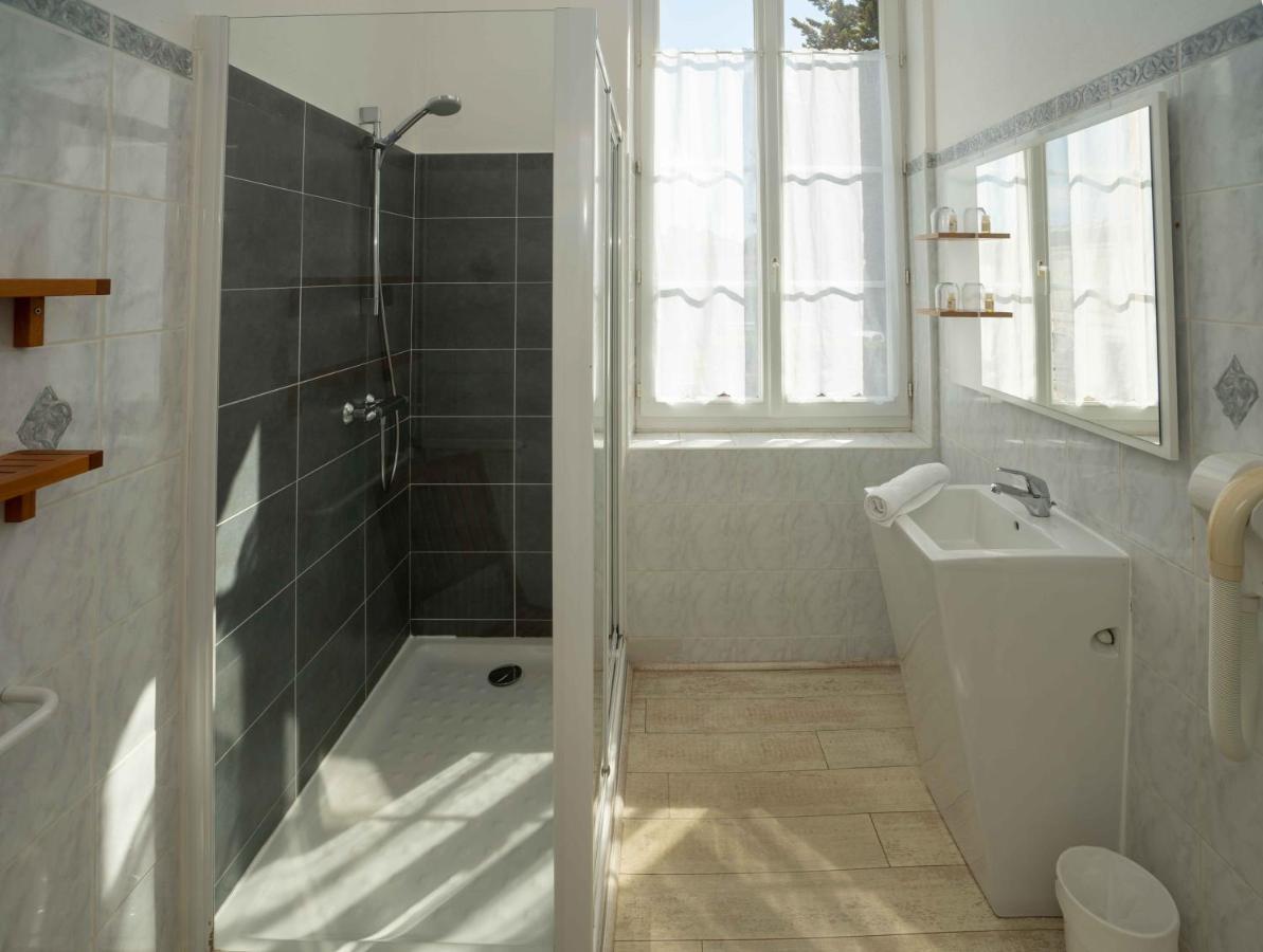 Hotel Le Square Saint-Pierre-d'Oleron Exterior foto
