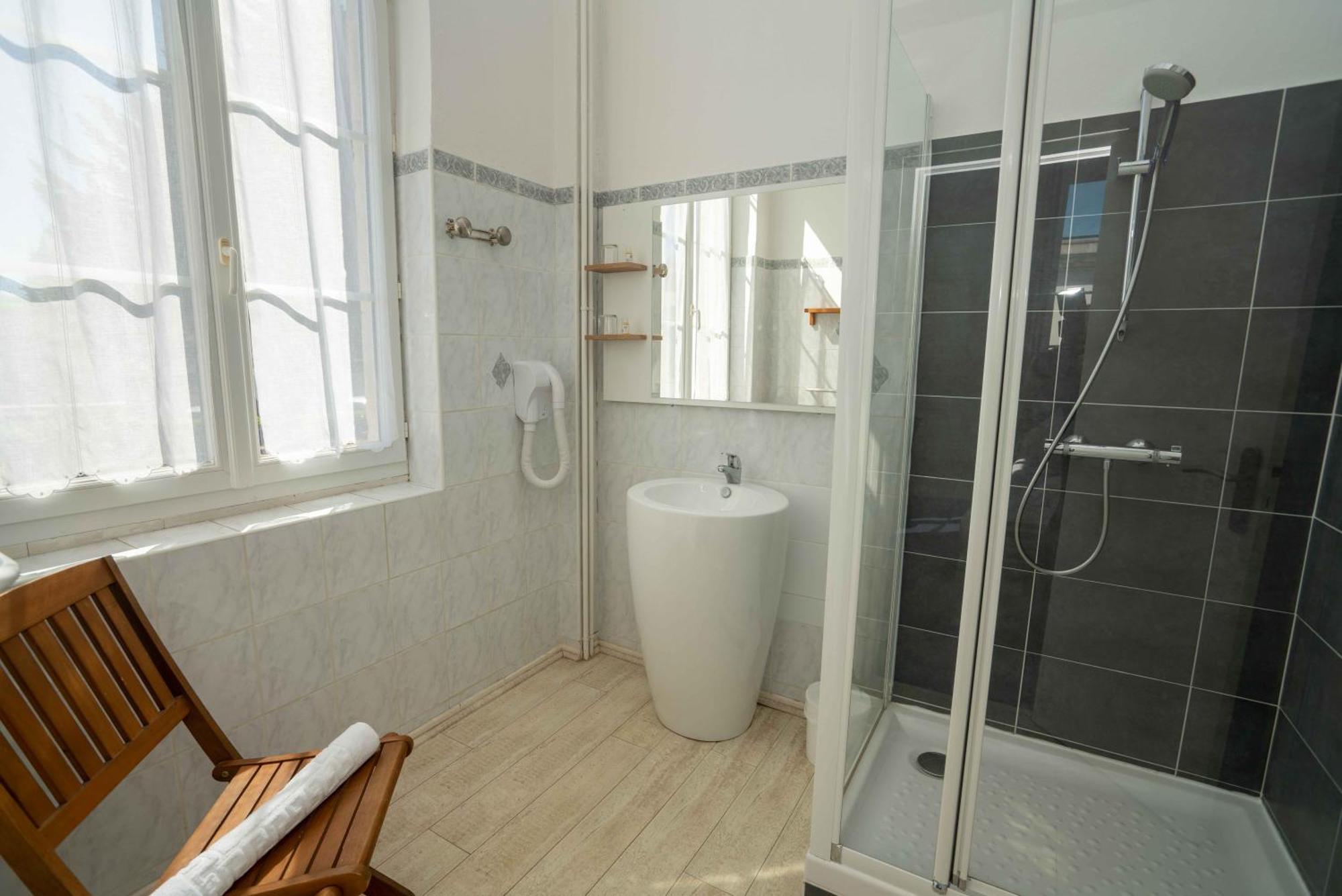 Hotel Le Square Saint-Pierre-d'Oleron Exterior foto